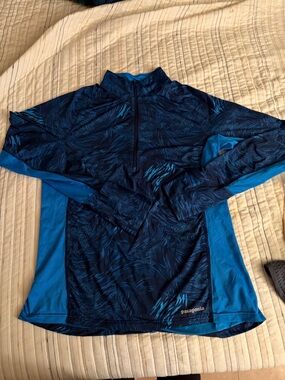 Patagonia Women's Navy and Bright Blue Quarter-Zip Performance Top